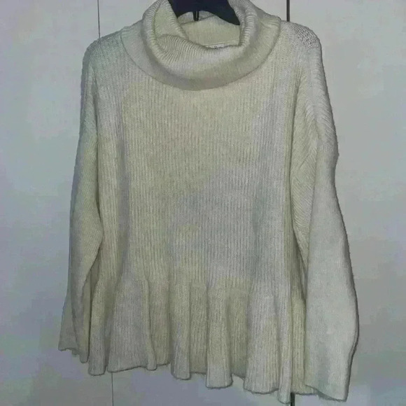 Cream turtleneck sweater - Picture 1 of 3